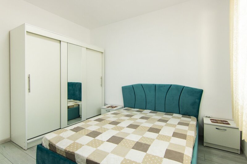 Apartamentul 2 Camere, bucatarie inchisa, balcon, mobilat/utilat, 5 minute Metrou, bloc nou